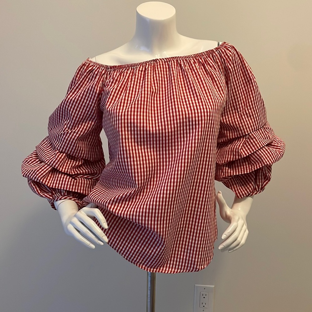 ROOMMATES : Off Shoulders Plaid Top Size M.